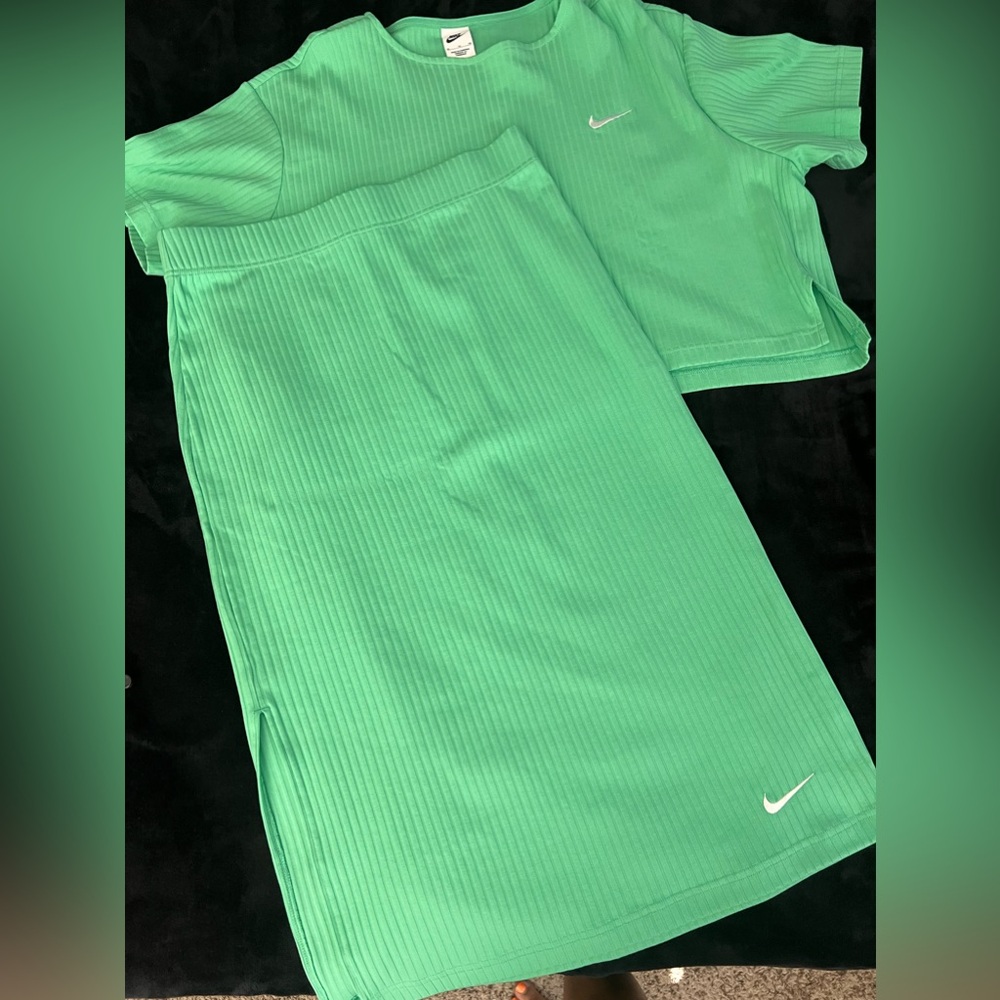 Womens Nike skirt set